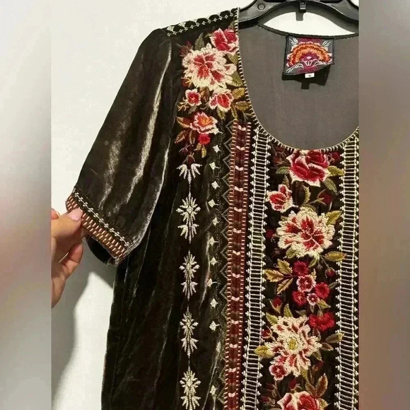 JHONNY WAS Womens Embroidered Velvet Tunic blouse Floral Size Small - Picture 4 of 5